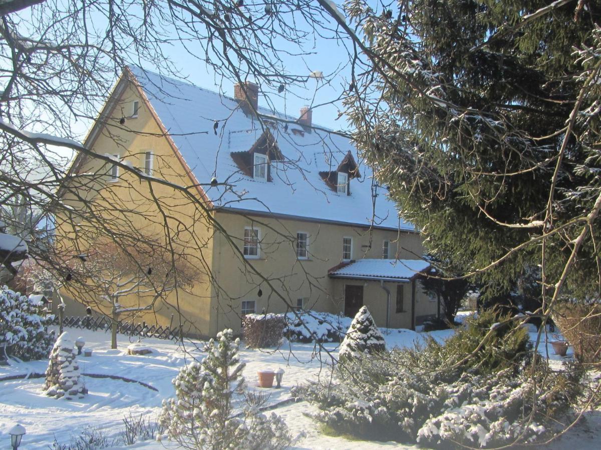 Spacious Holiday Home In Stara Kamienica With Pond Exteriér fotografie
